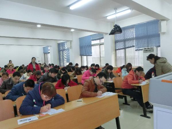 2016年3月10日beat365第七考场监考老师认真监考